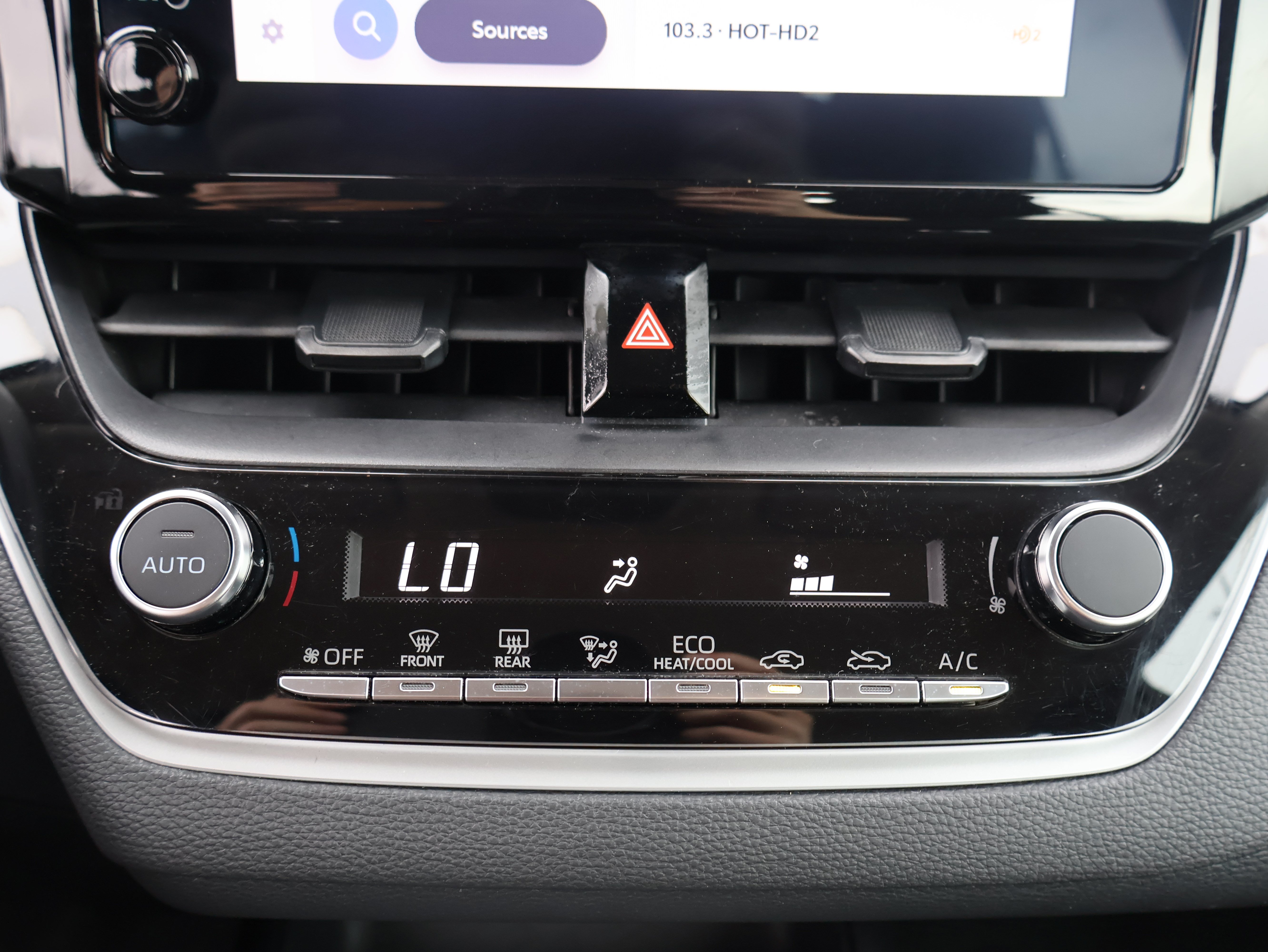Used 2025 Toyota Corolla LE FWD image 21