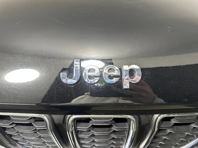 Used 2023 Jeep Grand Cherokee Laredo w/ Luxury Tech Group I AWD/4WD image 9