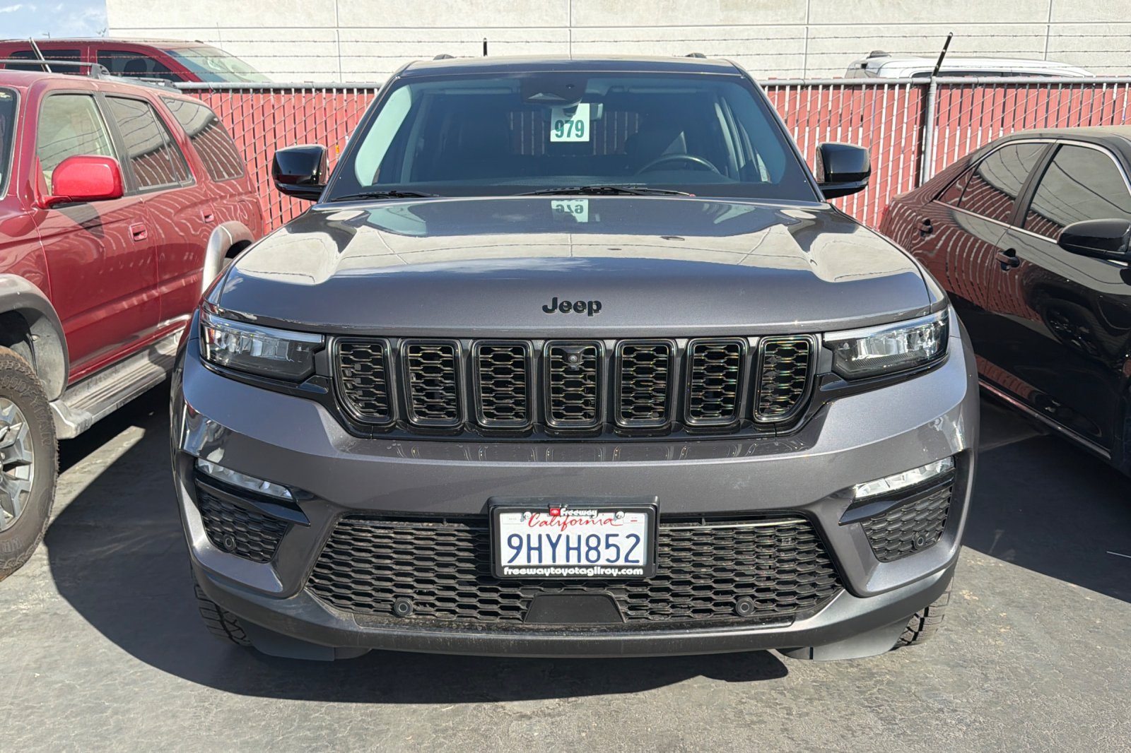 Used 2023 Jeep Grand Cherokee Limited w/ Luxury Tech Group II AWD/4WD image 3