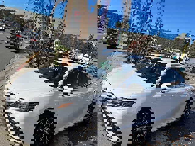 Used 2021 Toyota Camry SE image 3