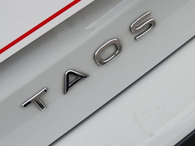 Used 2024 Volkswagen Taos SE image 8