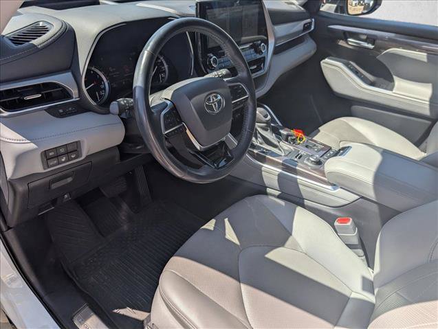 Used 2021 Toyota Highlander Platinum AWD/4WD image 10