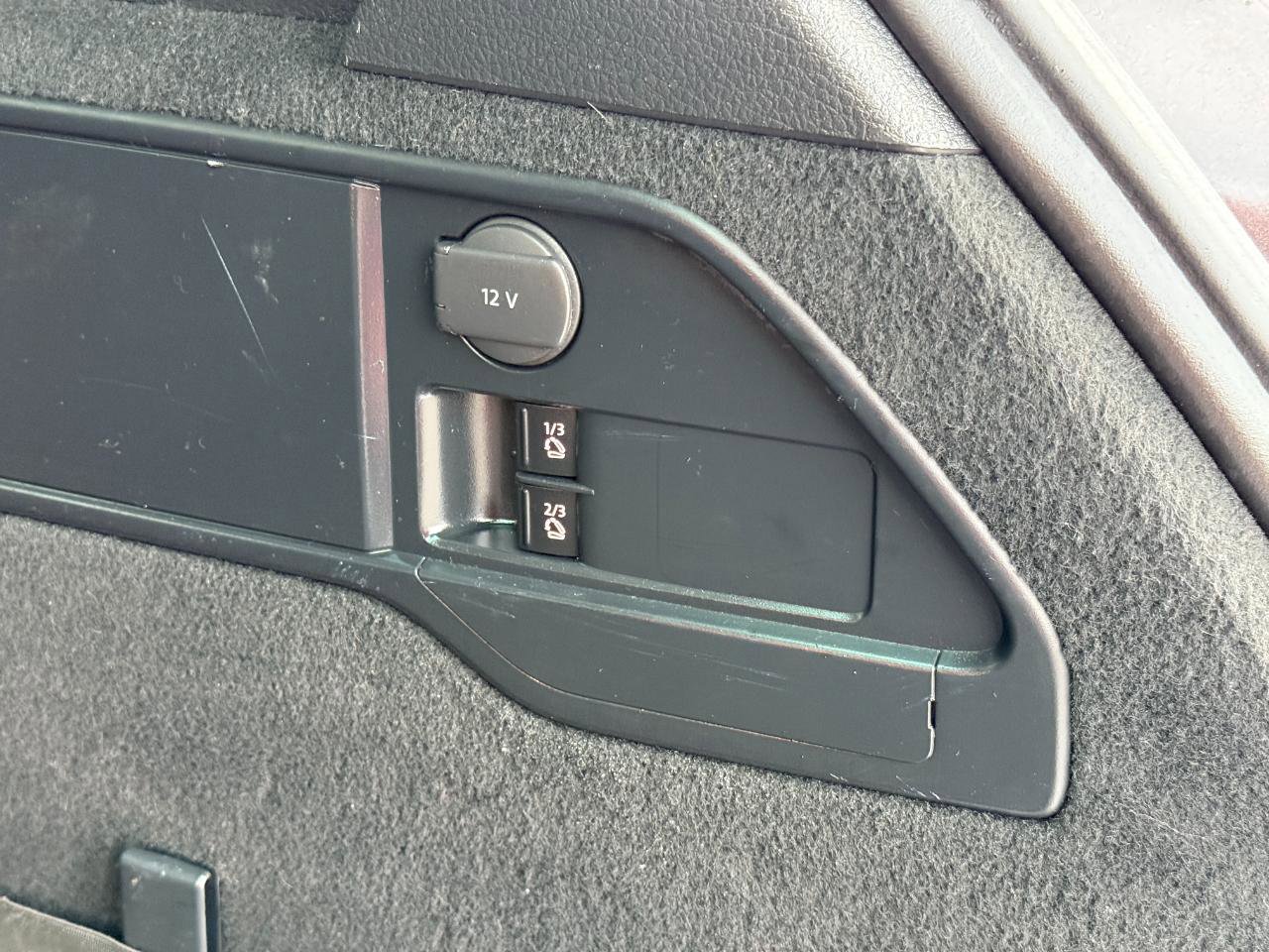 Used 2012 Volkswagen Touareg VR6 image 36