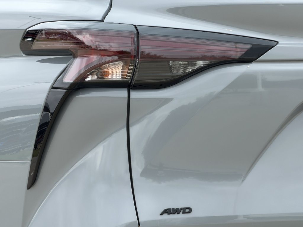 Used 2024 Toyota Sienna XLE Woodland Edition AWD/4WD image 10