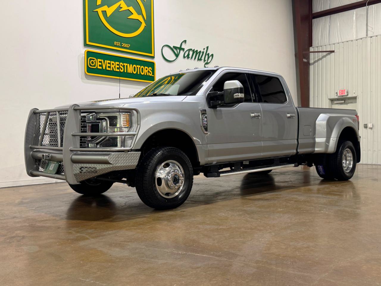 Used 2022 Ford F350 Lariat w/ Lariat Ultimate Package AWD/4WD image 3