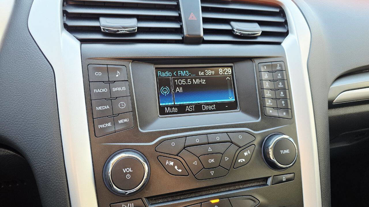 Used 2014 Ford Fusion SE FWD image 16
