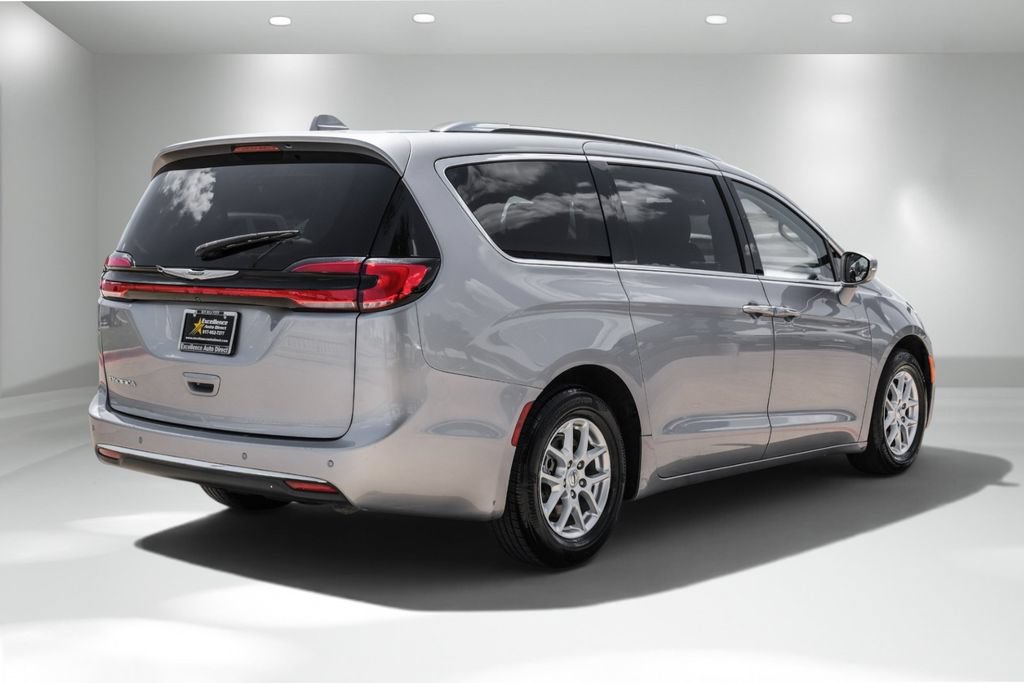 Used 2021 Chrysler Pacifica Touring-L FWD image 6