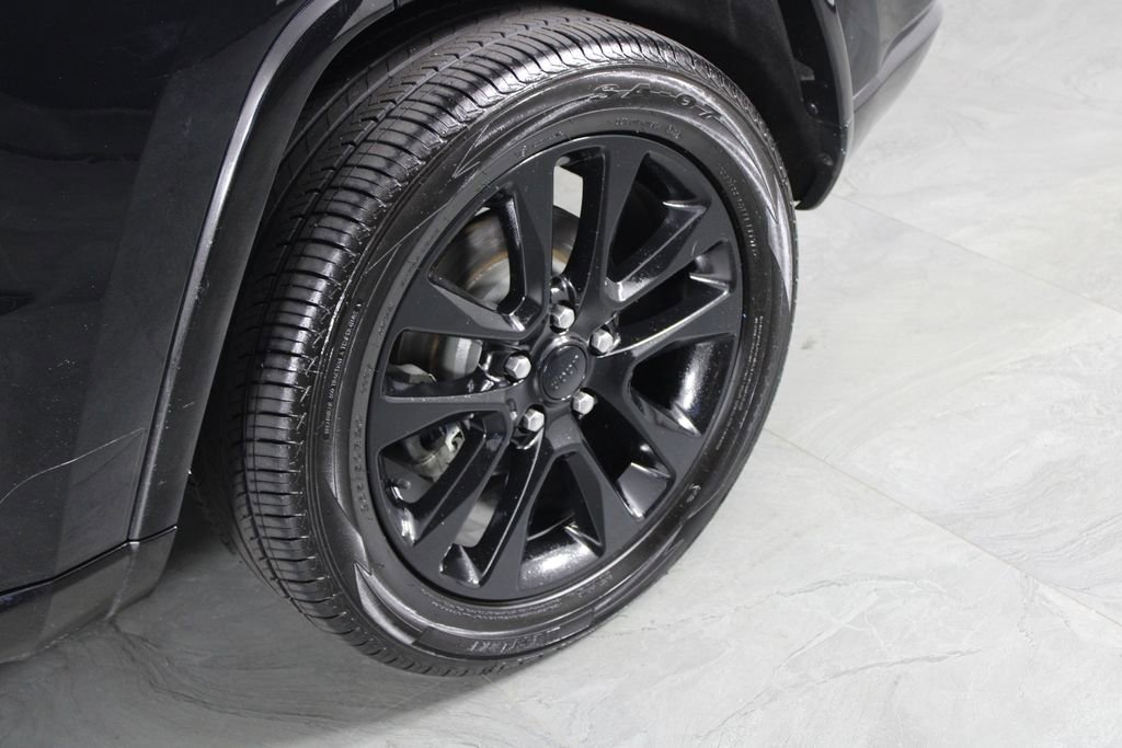 Used 2018 Jeep Grand Cherokee Altitude image 12