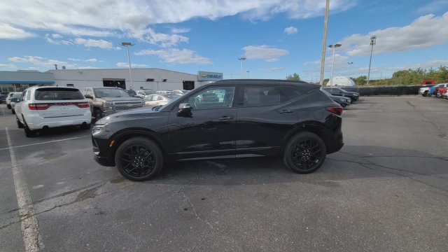Certified 2025 Chevrolet Blazer RS FWD image 3