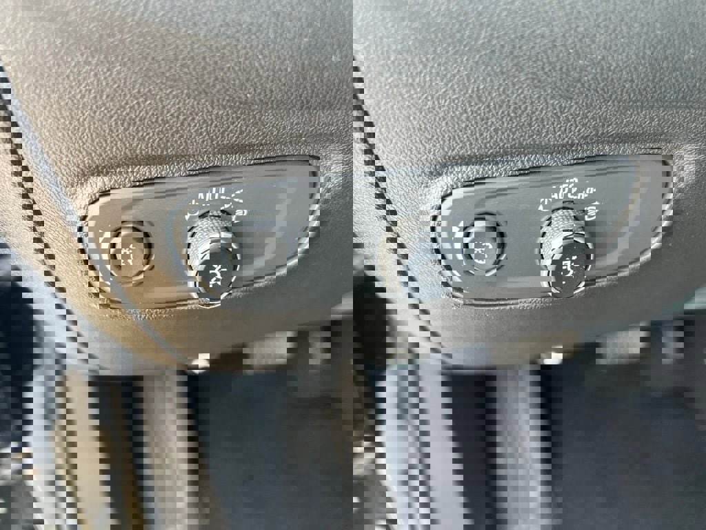 Used 2024 Chevrolet Equinox LT image 10