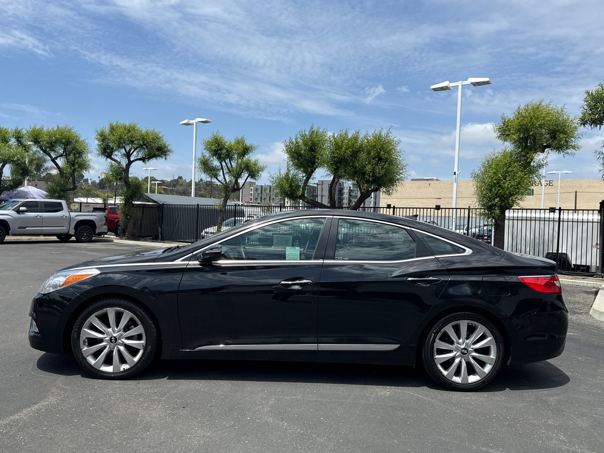 Used 2013 Hyundai Azera w/ Technology Pkg FWD image 4