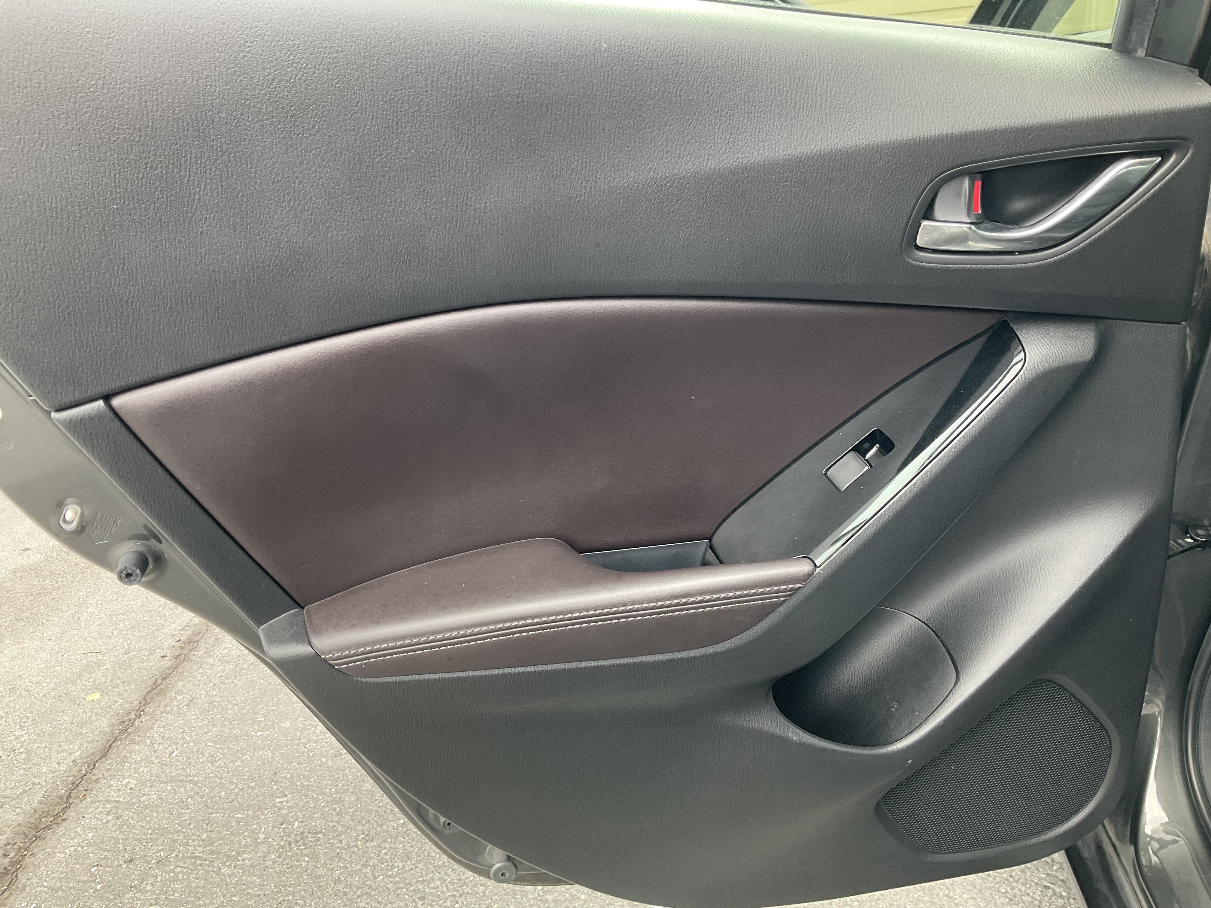 Used 2018 MAZDA MAZDA3 Touring FWD image 37