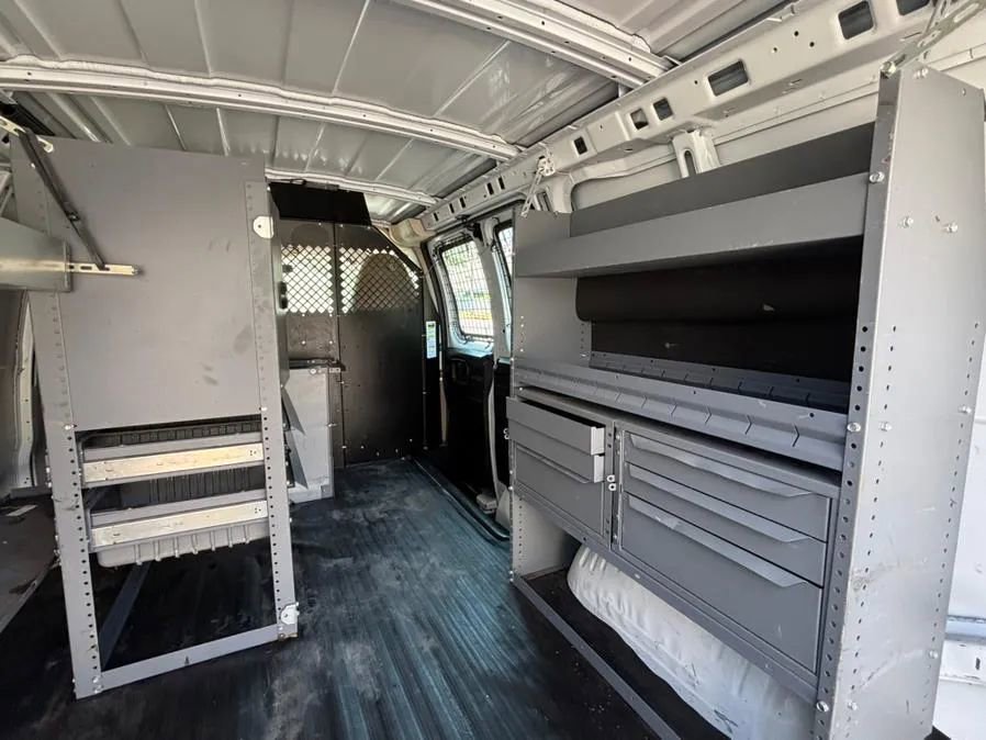 Used 2011 Chevrolet Express 2500 image 23