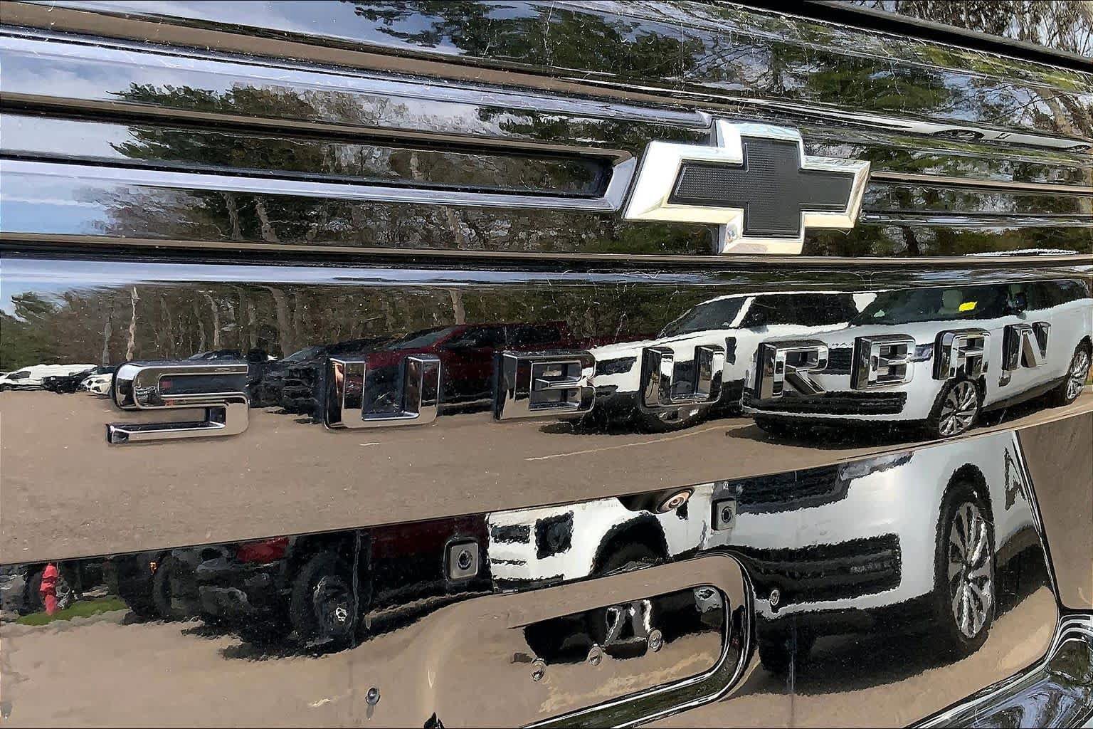 Used 2023 Chevrolet Suburban Z71 w/ Luxury Package AWD/4WD image 30