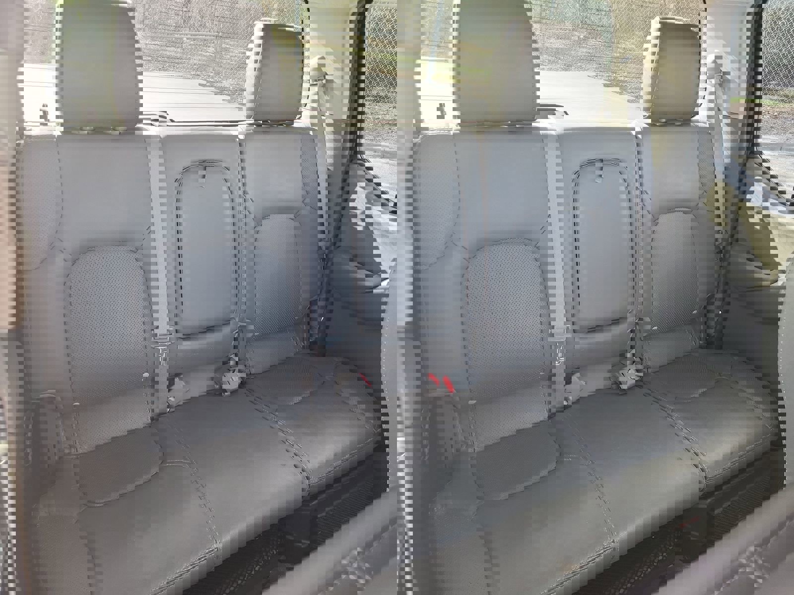 Used 2010 Nissan Frontier LE w/ LE Value Truck Pkg image 18