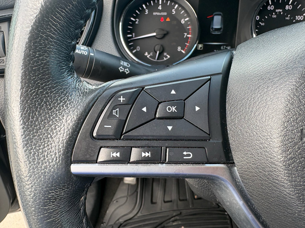 Used 2017 Nissan Rogue SV w/ Midnight Edition Package image 13