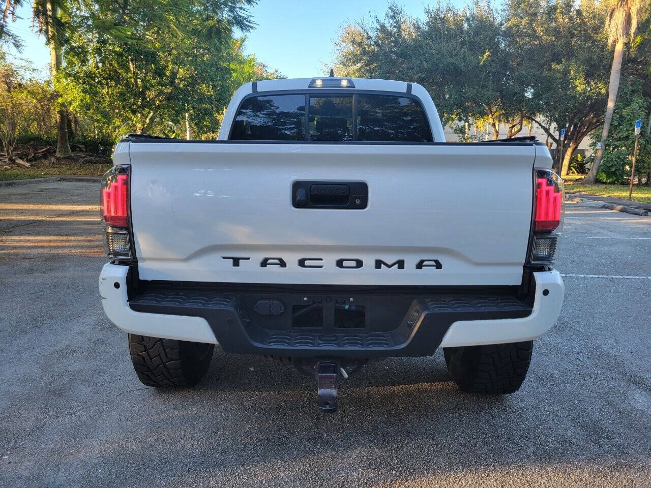 Used 2017 Toyota Tacoma SR5 w/ Tow Package RWD image 6