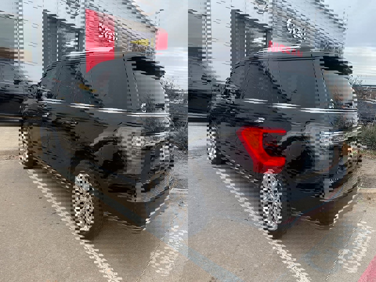 Used 2018 Ford Expedition Limited w/ Equipment Group 302A image 3