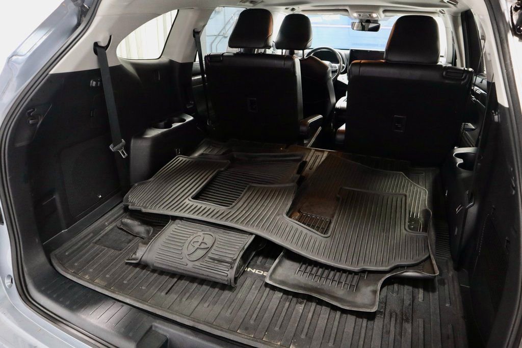 Used 2022 Toyota Highlander Limited image 14