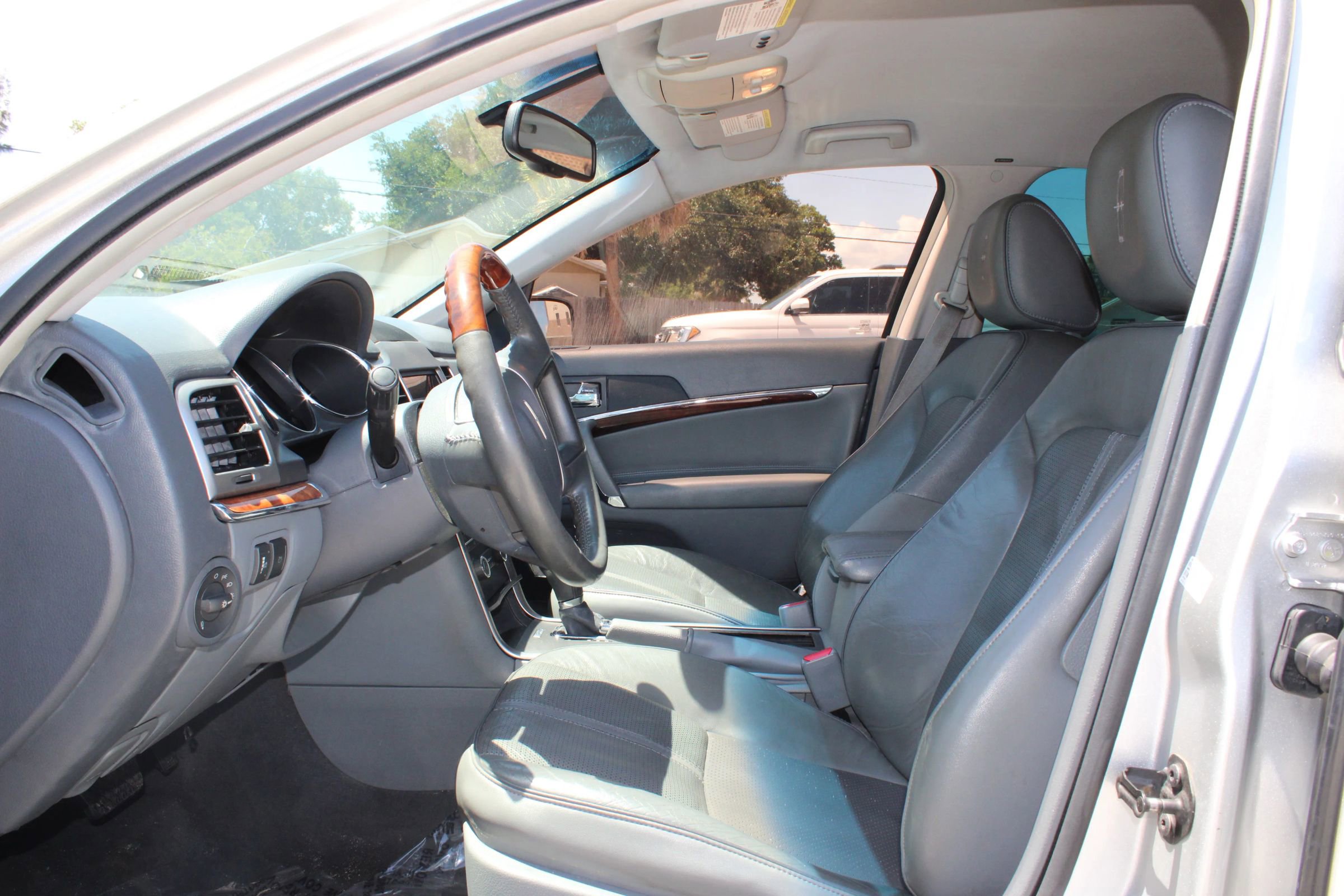 Used 2010 Lincoln MKZ FWD image 5