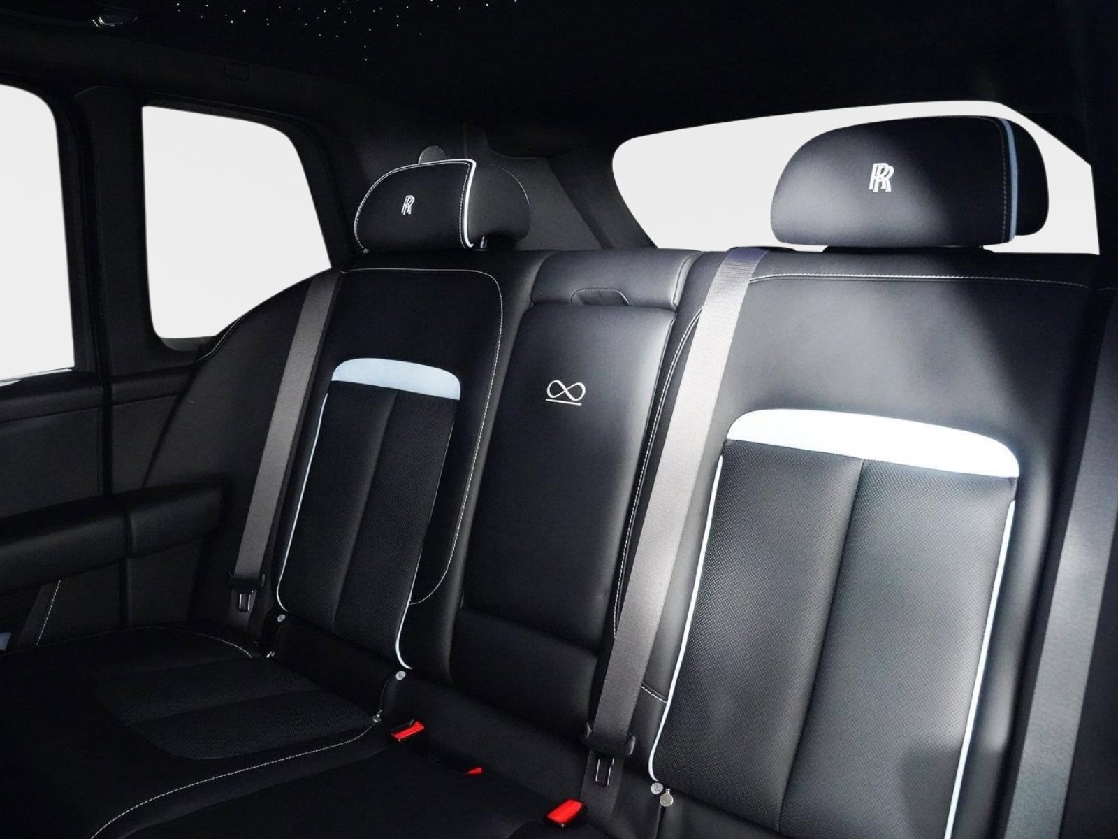 Used 2024 Rolls-Royce Cullinan Black Badge AWD/4WD image 28