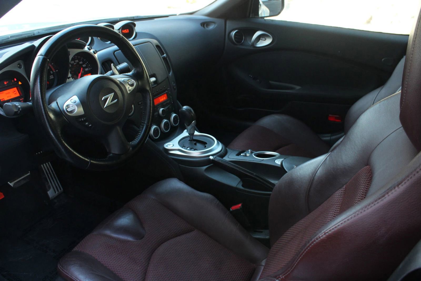 Used 2014 Nissan 370Z Touring RWD image 12