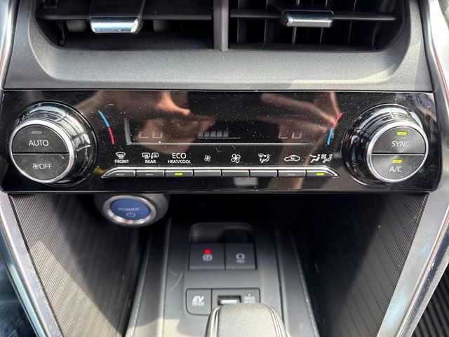 Used 2022 Toyota Venza XLE image 27