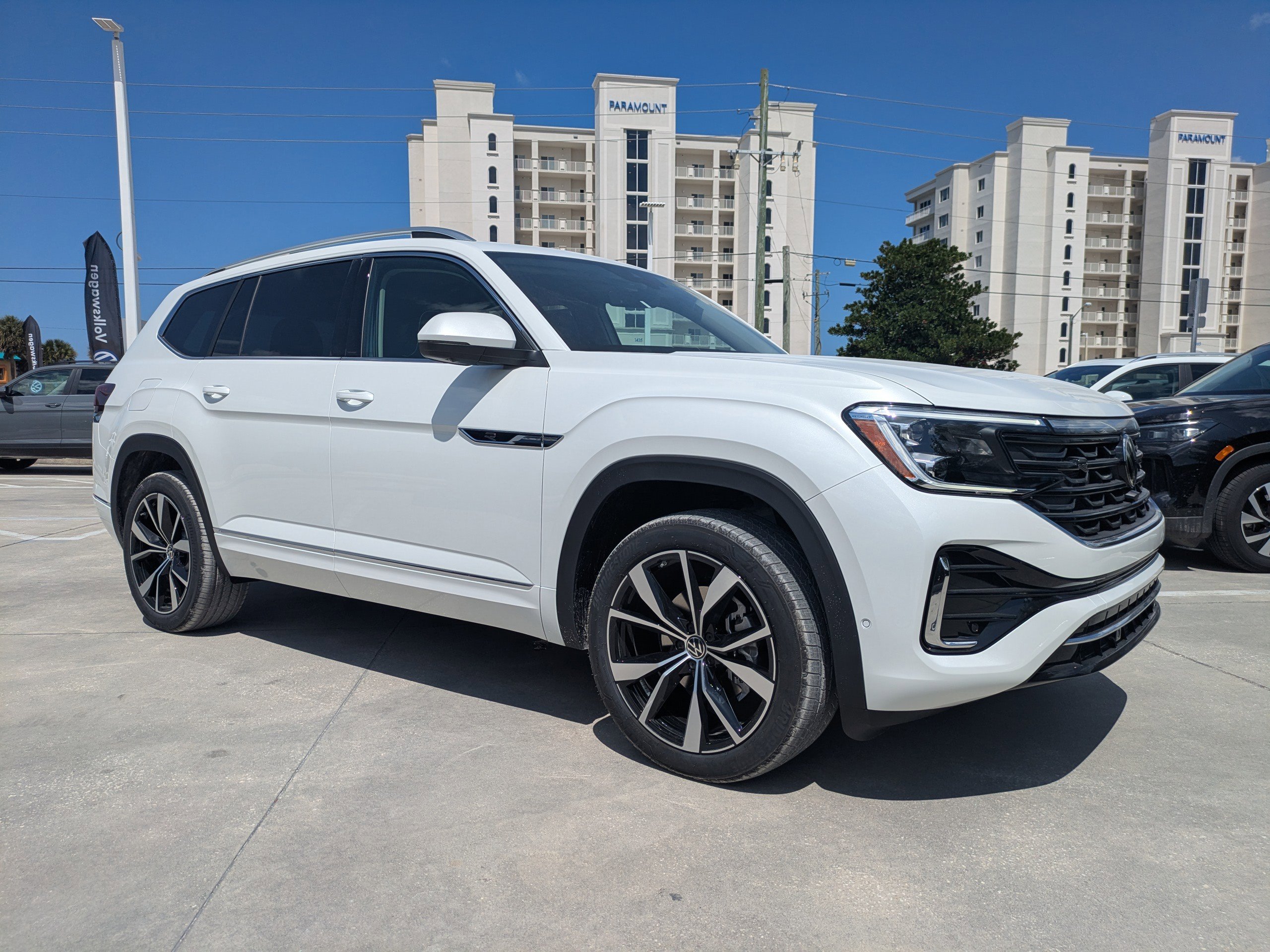 New 2026 Volkswagen Atlas SEL Premium R-Line AWD/4WD image 2