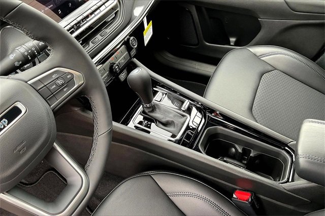 New 2026 Jeep Compass Latitude image 8