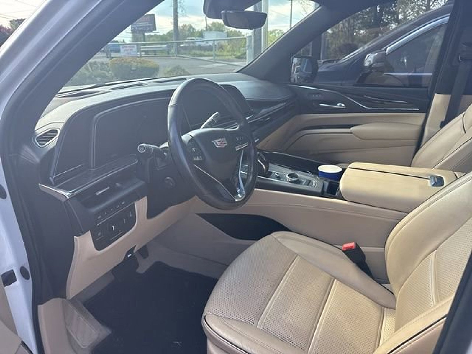 Used 2021 Cadillac Escalade Premium Luxury w/ Performance Package AWD/4WD image 7