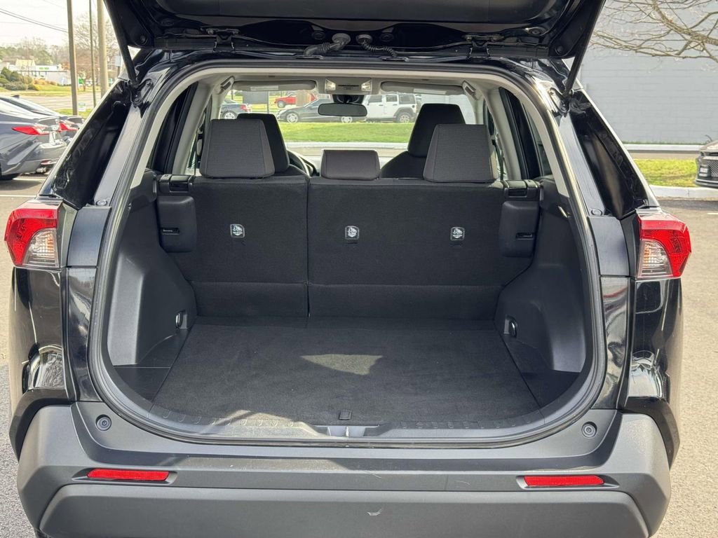 Used 2024 Toyota RAV4 LE image 15