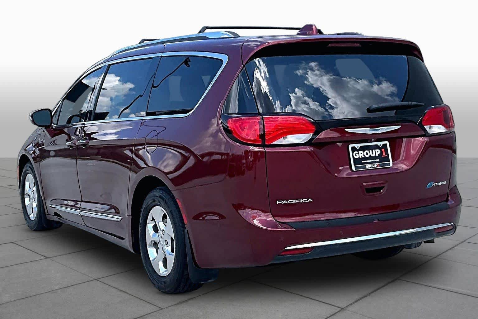 Used 2018 Chrysler Pacifica Limited w/ Advanced Safetytec Group FWD image 12