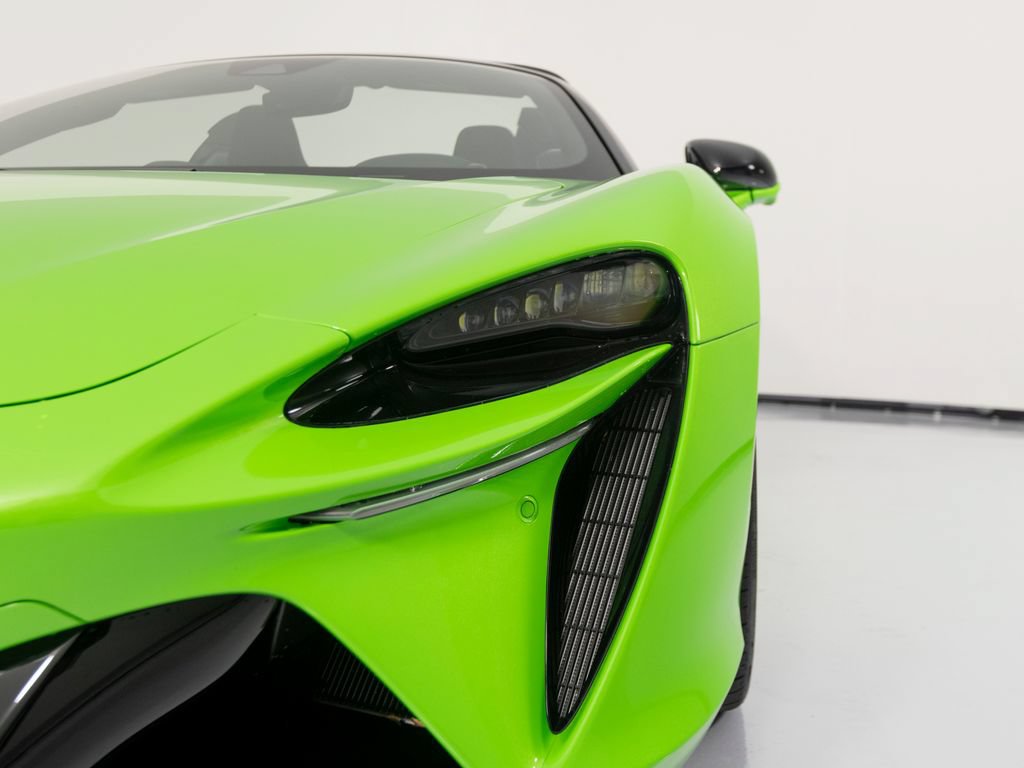 Used 2025 McLaren Artura Spider RWD image 35