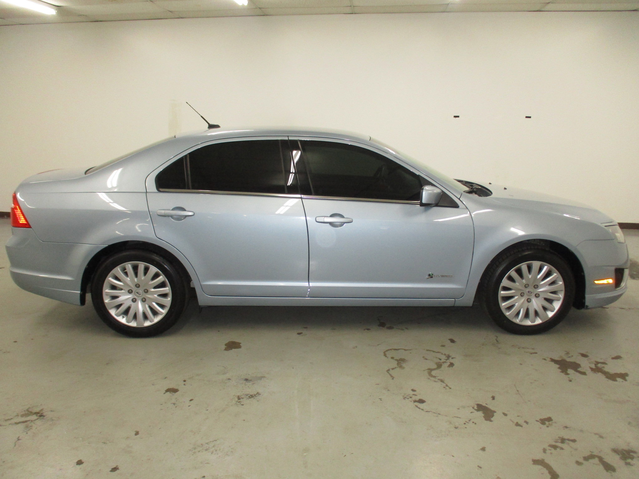 Used 2010 Ford Fusion Hybrid FWD image 9
