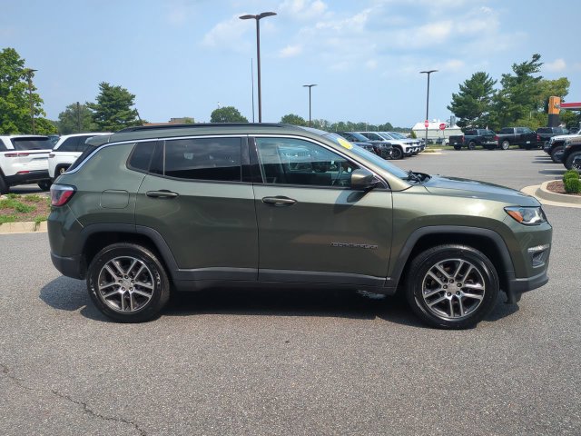 Used 2018 Jeep Compass Latitude w/ Popular Equipment Group AWD/4WD image 3