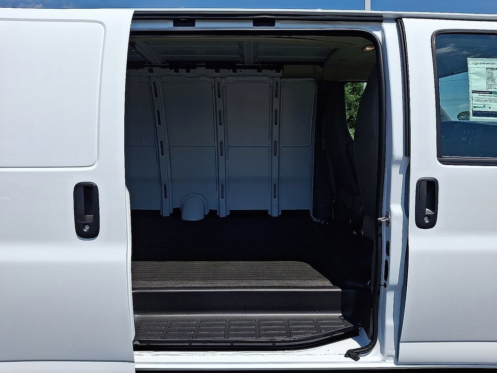 New 2026 Chevrolet Express 2500 Extended w/ Driver Convenience Package RWD image 6