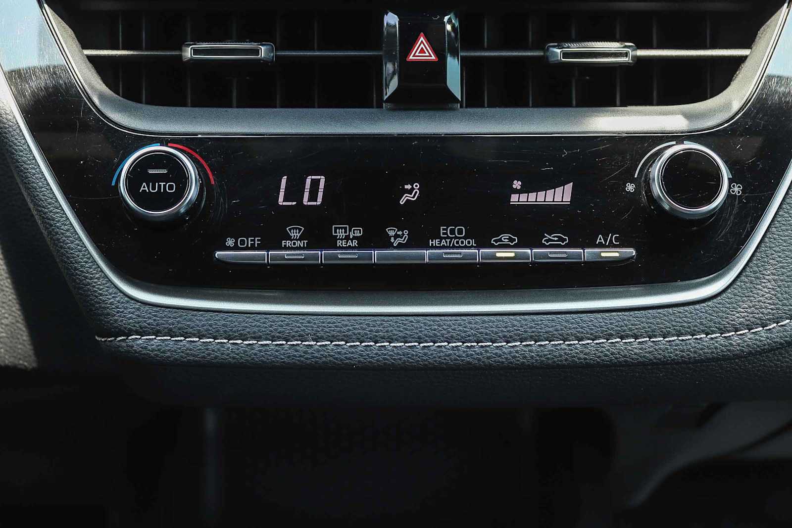 Used 2021 Toyota Corolla SE w/ Carpet Mat Package (TMS) FWD image 13
