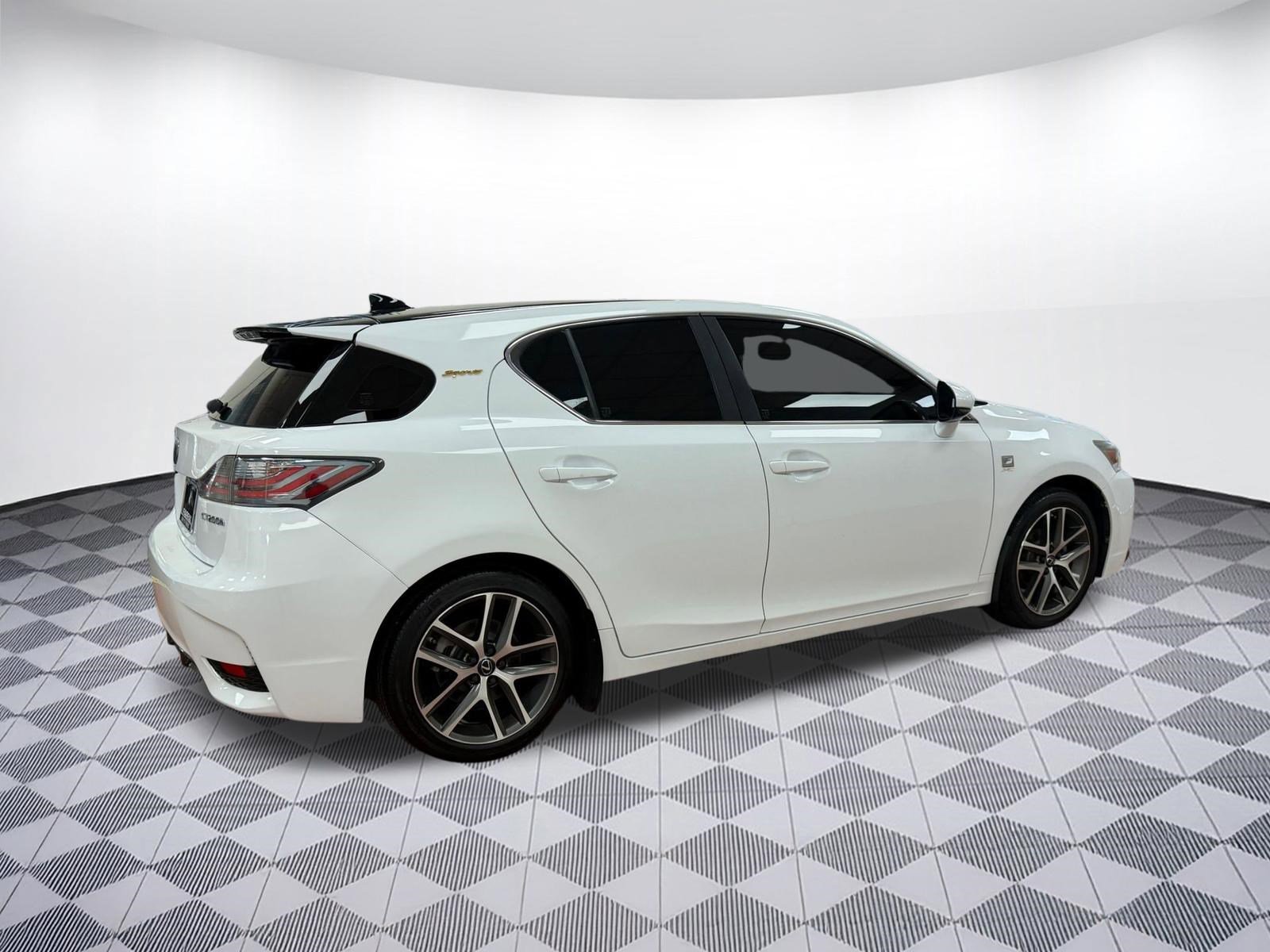 Used 2017 Lexus CT 200h image 8