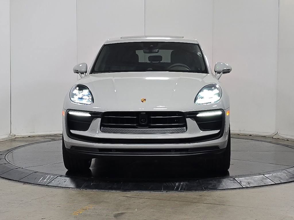 Used 2025 Porsche Macan video 2