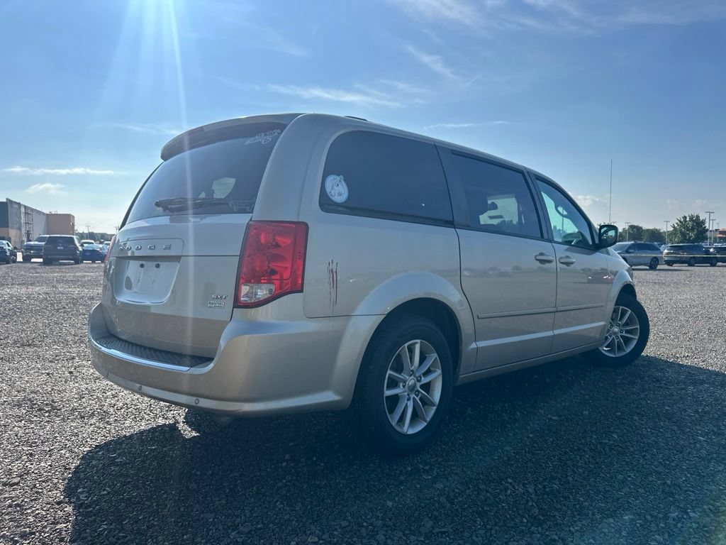 Used 2015 Dodge Grand Caravan SXT w/ Rear Park Assist Package FWD image 10