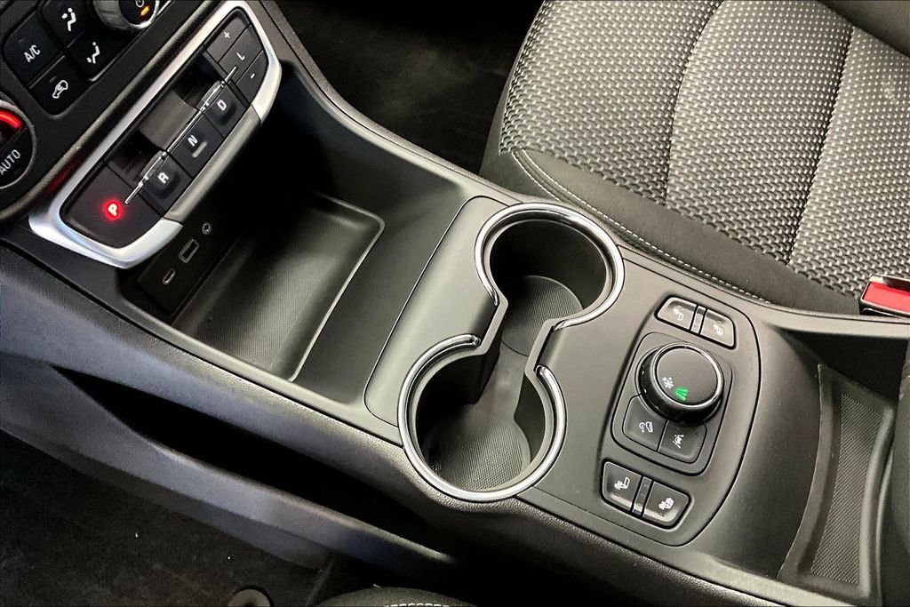 Used 2024 GMC Terrain SLE w/ Driver Convenience Package image 14