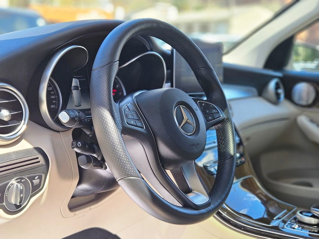 Used 2018 Mercedes-Benz GLC 300 4MATIC image 16