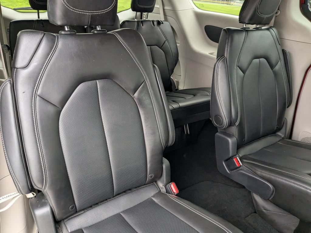 Used 2024 Chrysler Pacifica Touring-L FWD image 15