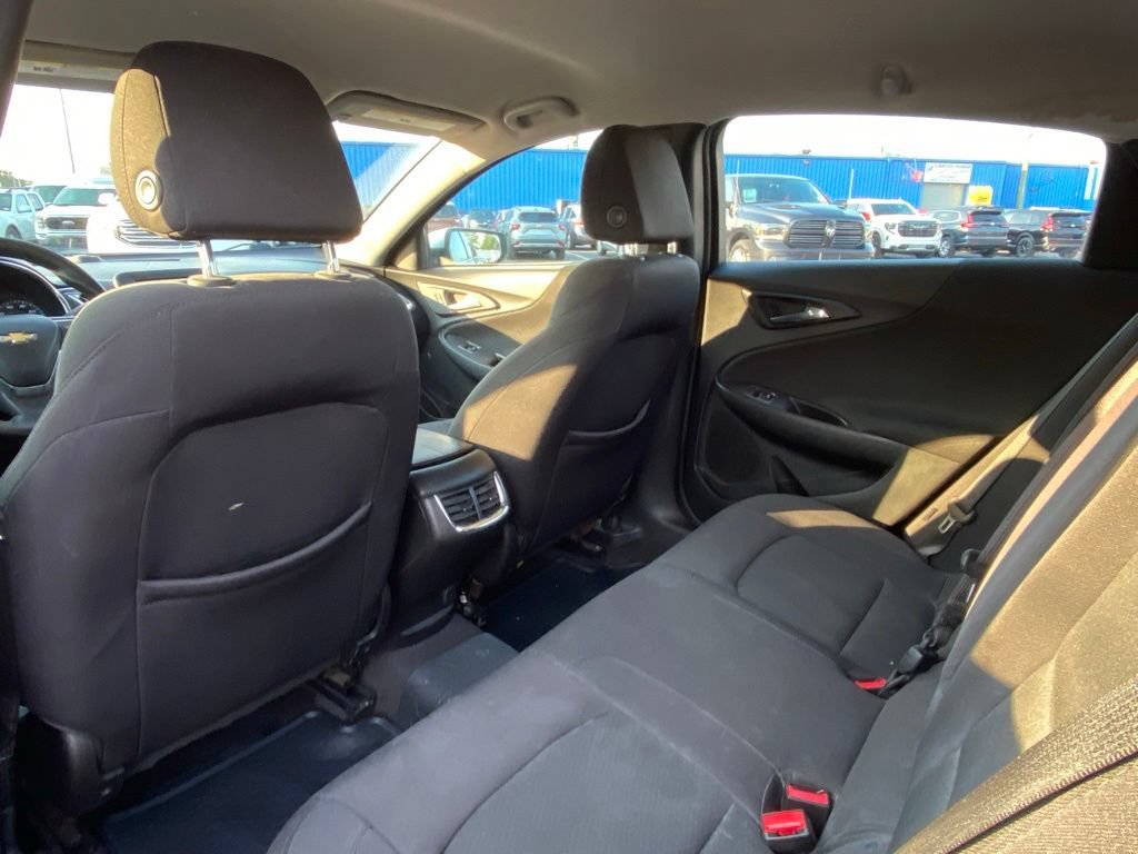 Used 2017 Chevrolet Malibu LT FWD image 12