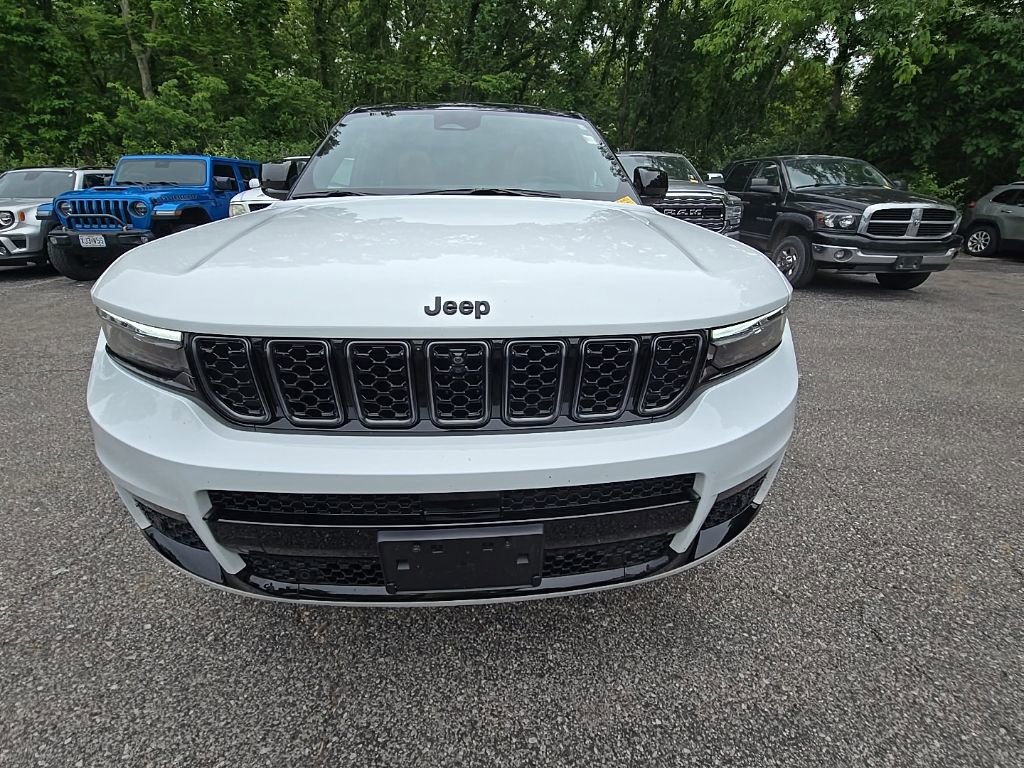 Used 2025 Jeep Grand Cherokee L Summit w/ Obsidian Package AWD/4WD image 11