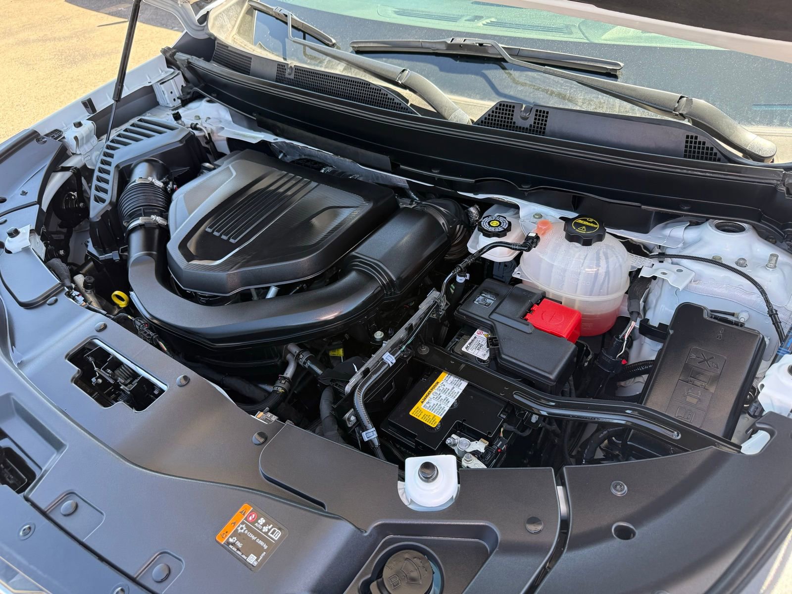 Used 2025 Chevrolet Traverse LT FWD image 44