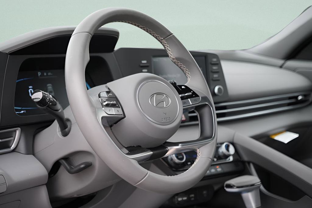 Certified 2025 Hyundai Elantra Sport FWD image 22
