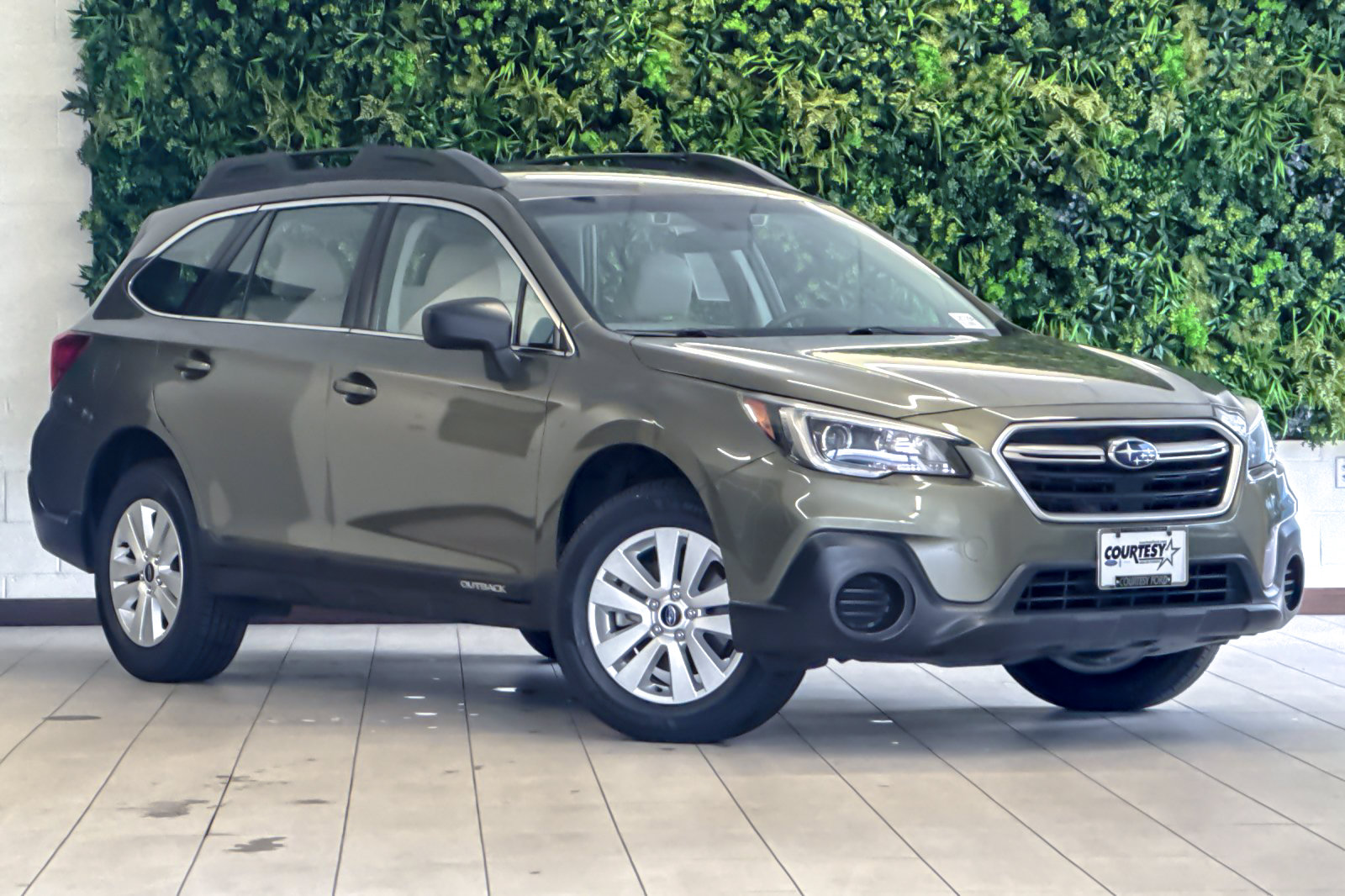 Used 2019 Subaru Outback 2.5i AWD/4WD image 2