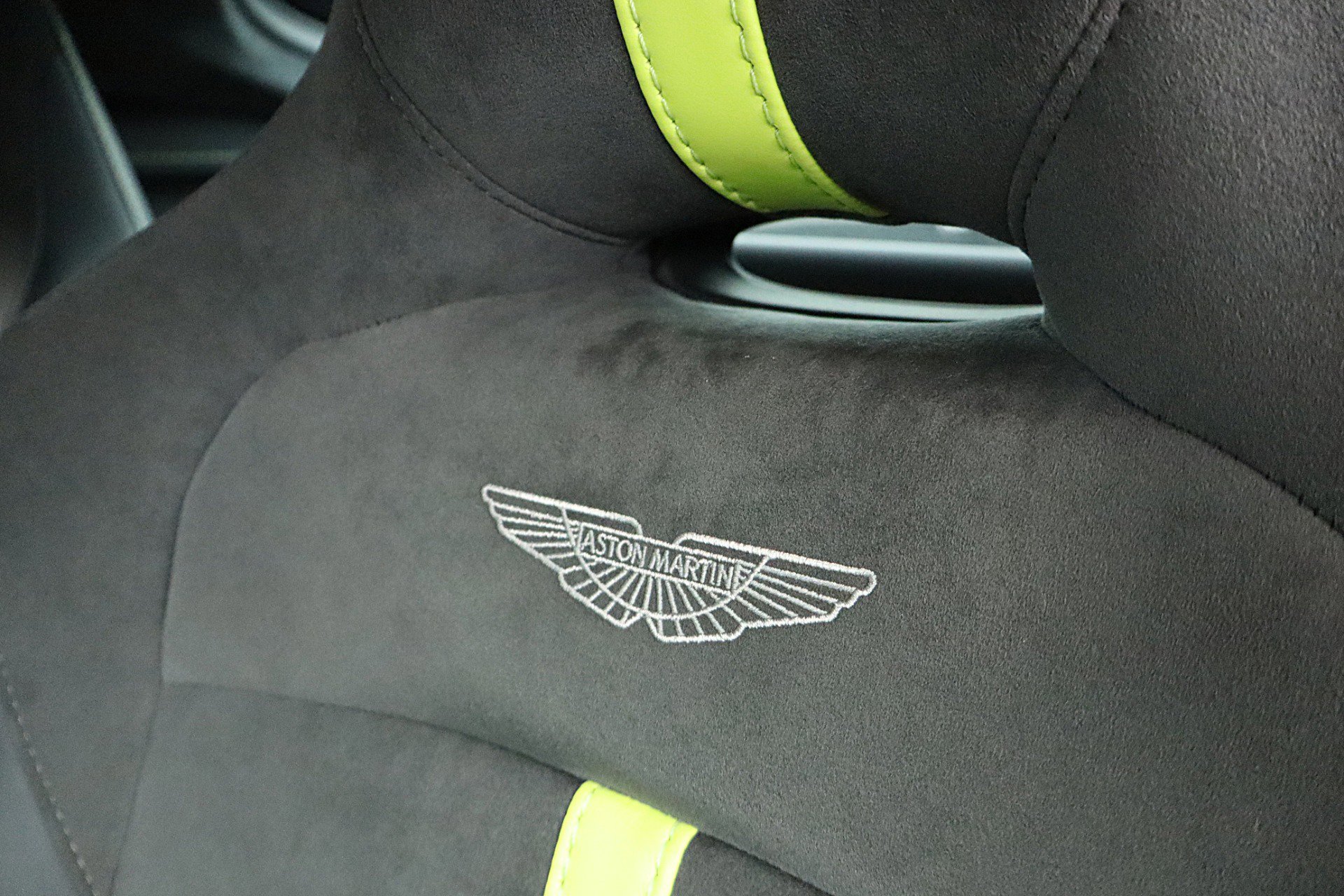 Used 2023 Aston Martin V8 Vantage Coupe image 37