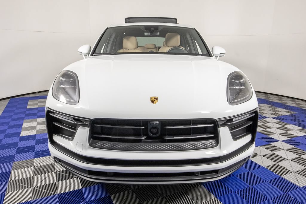 Used 2024 Porsche Macan AWD/4WD image 2
